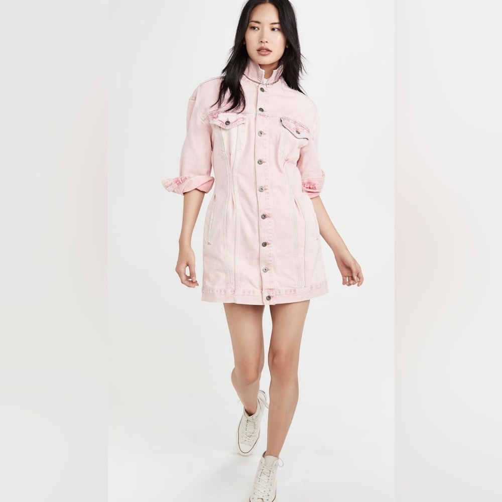 👸🏻 HOST PICK 👸🏻Levi’s Cinch Trucker Dress Pink, size Small - Picture 2 of 5